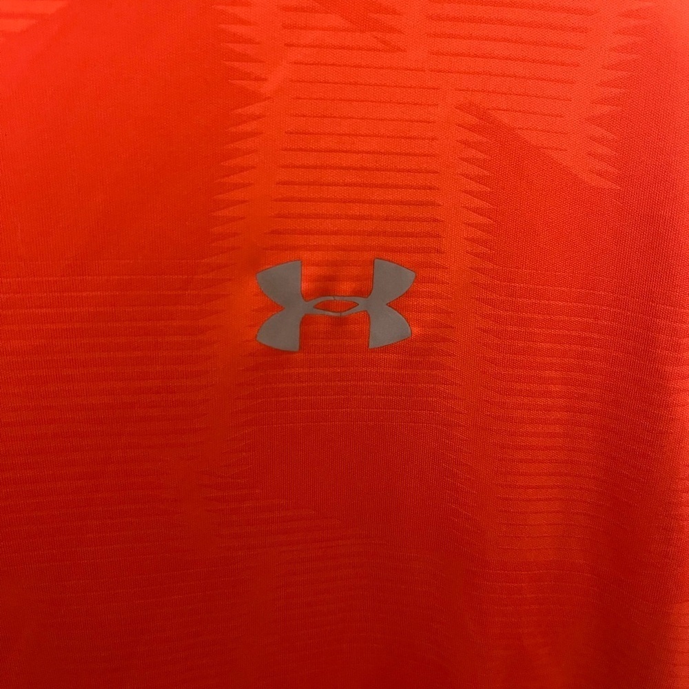 Men’s Under Armour Athletic Shirt - Picture 2 of 4